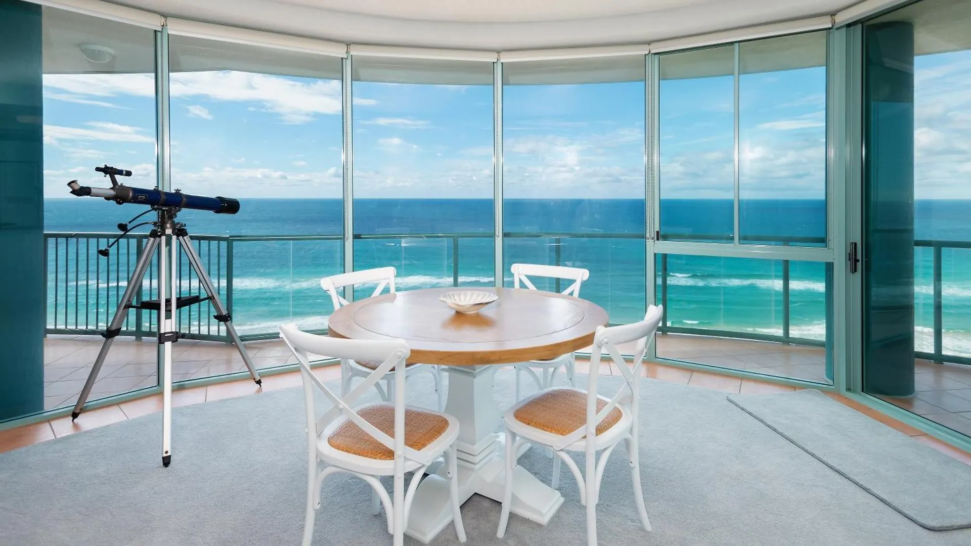 The Waterford On Main Beach Gold Coast Avustralya
